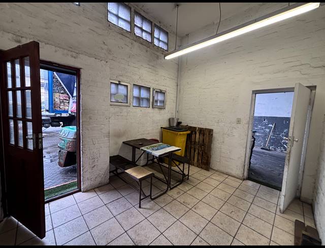 360M² WAREHOUSE TO LET IN EPPING INDUSTRIAL
